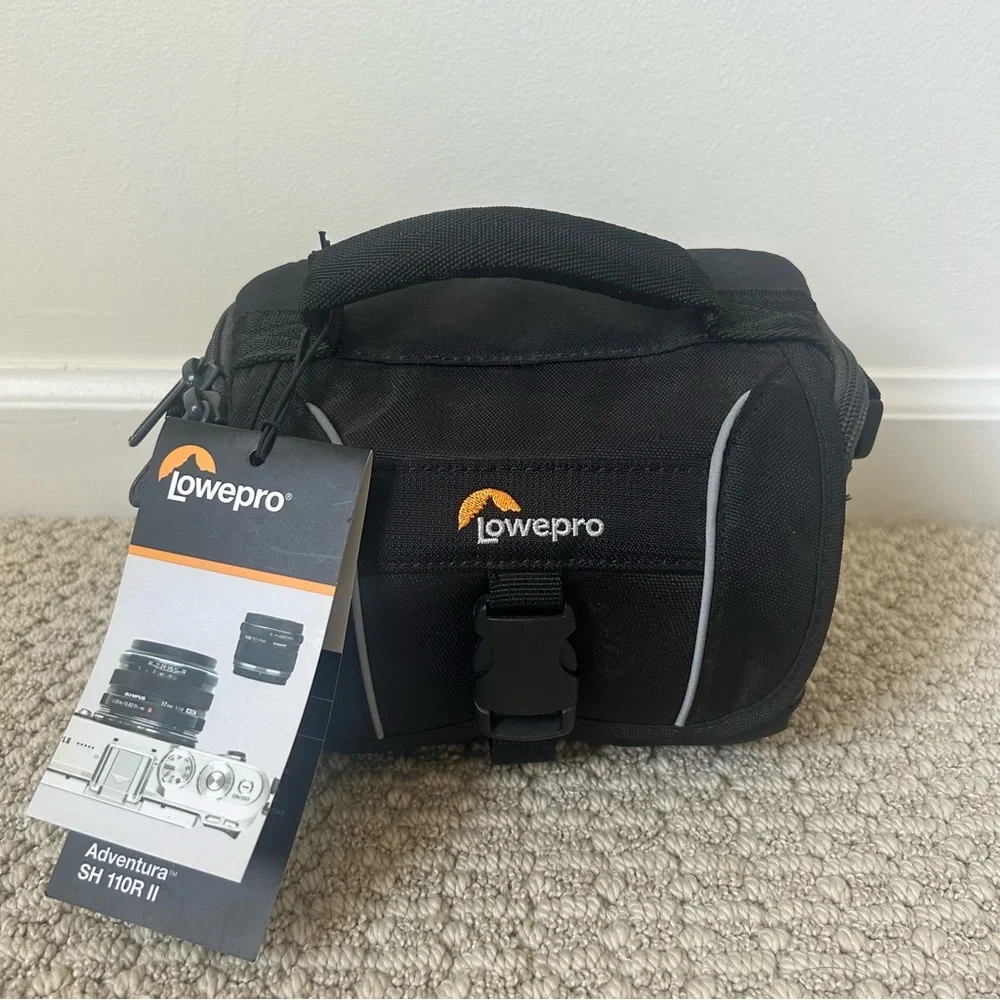 Lowepro Camera Case NWT Carrying Bag Adventura SH 110R II Black and Gray